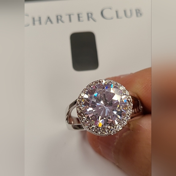 NWT round clr halo ring - Picture 2 of 3